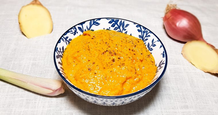 Gele currypasta maken