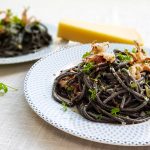 Zwarte spaghetti met inktvis (spaghetti al nero di seppia)