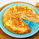 Tortilla met chorizo en oude kaas