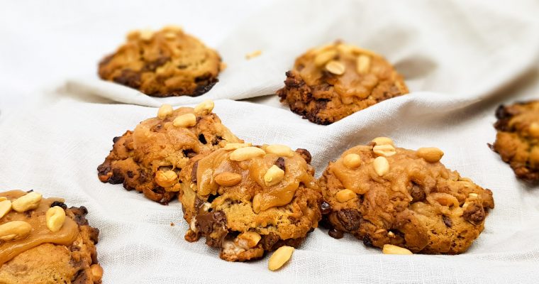 Snicker koekjes met karamel fudge en pinda’s