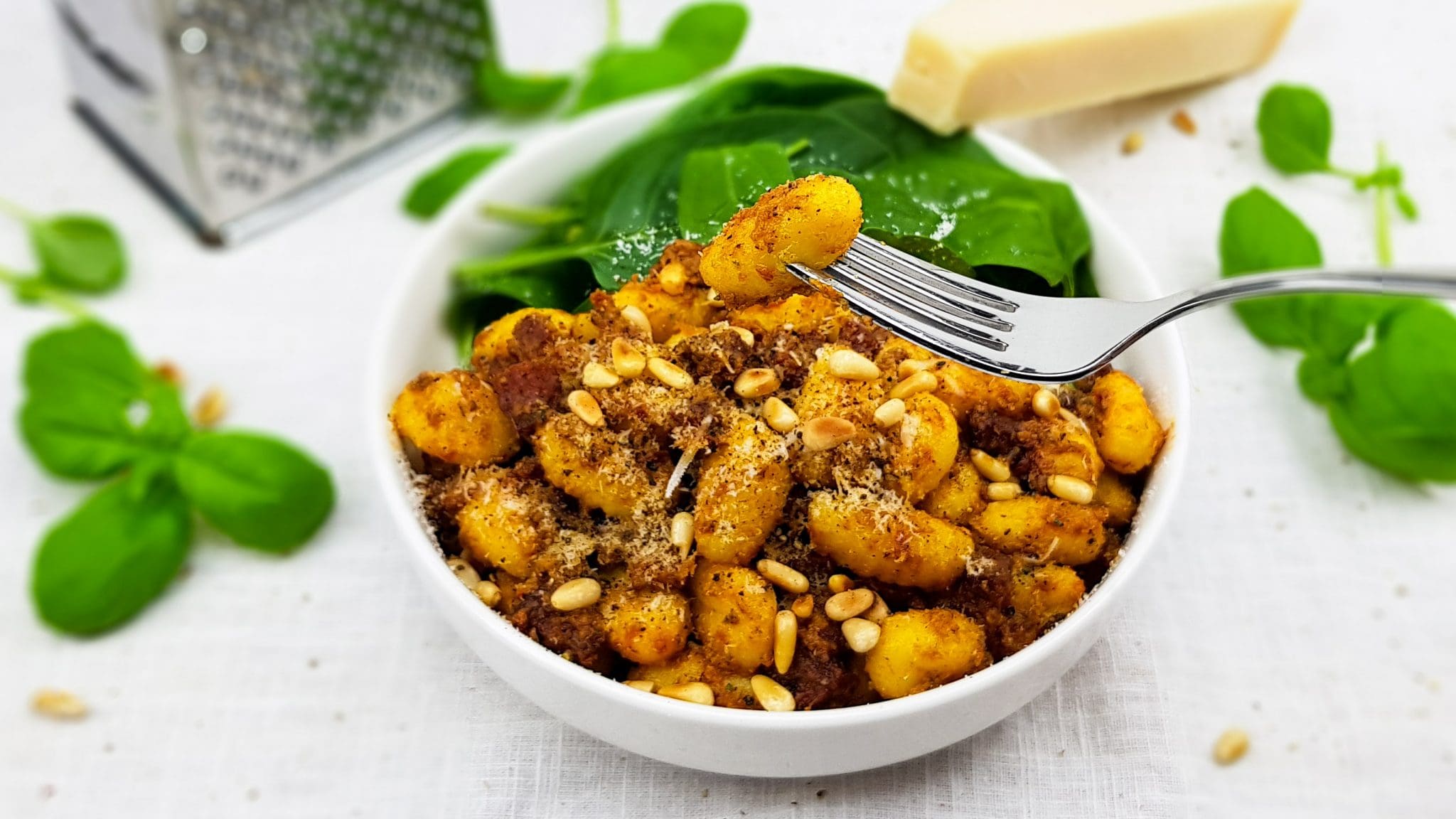Gnocchi met rode pesto en chorizo