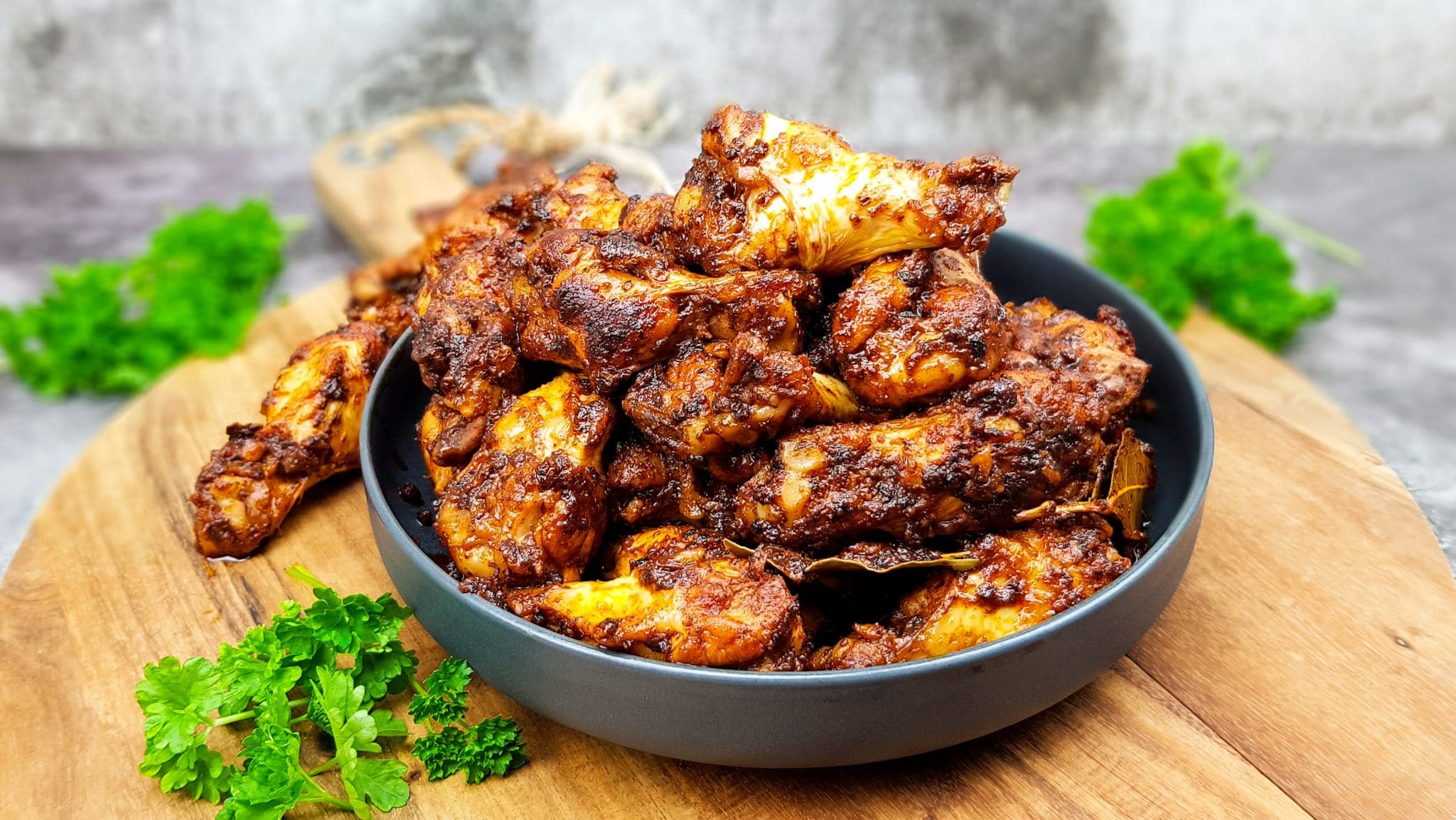 Spaanse kipkluifjes met knoflook