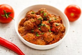 Albóndigas: Spaanse gehaktballetjes in pittige tomatensaus