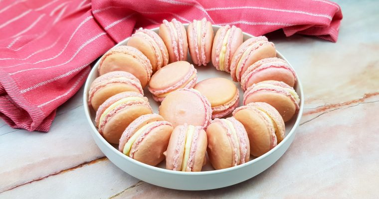 Roze macarons met rozen-botercrème