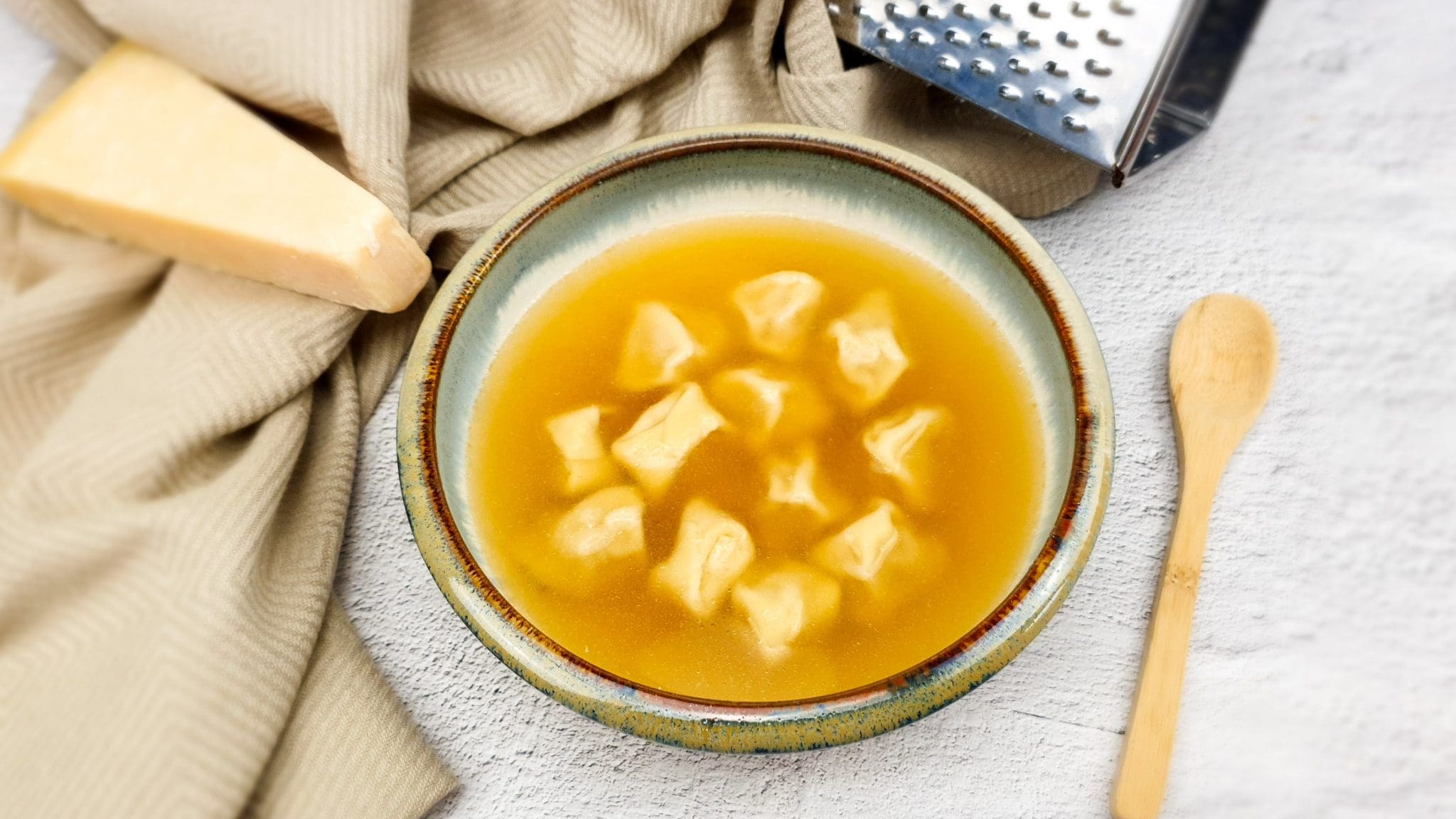 Tortellini al brodo: Tortellini in kippenbouillon