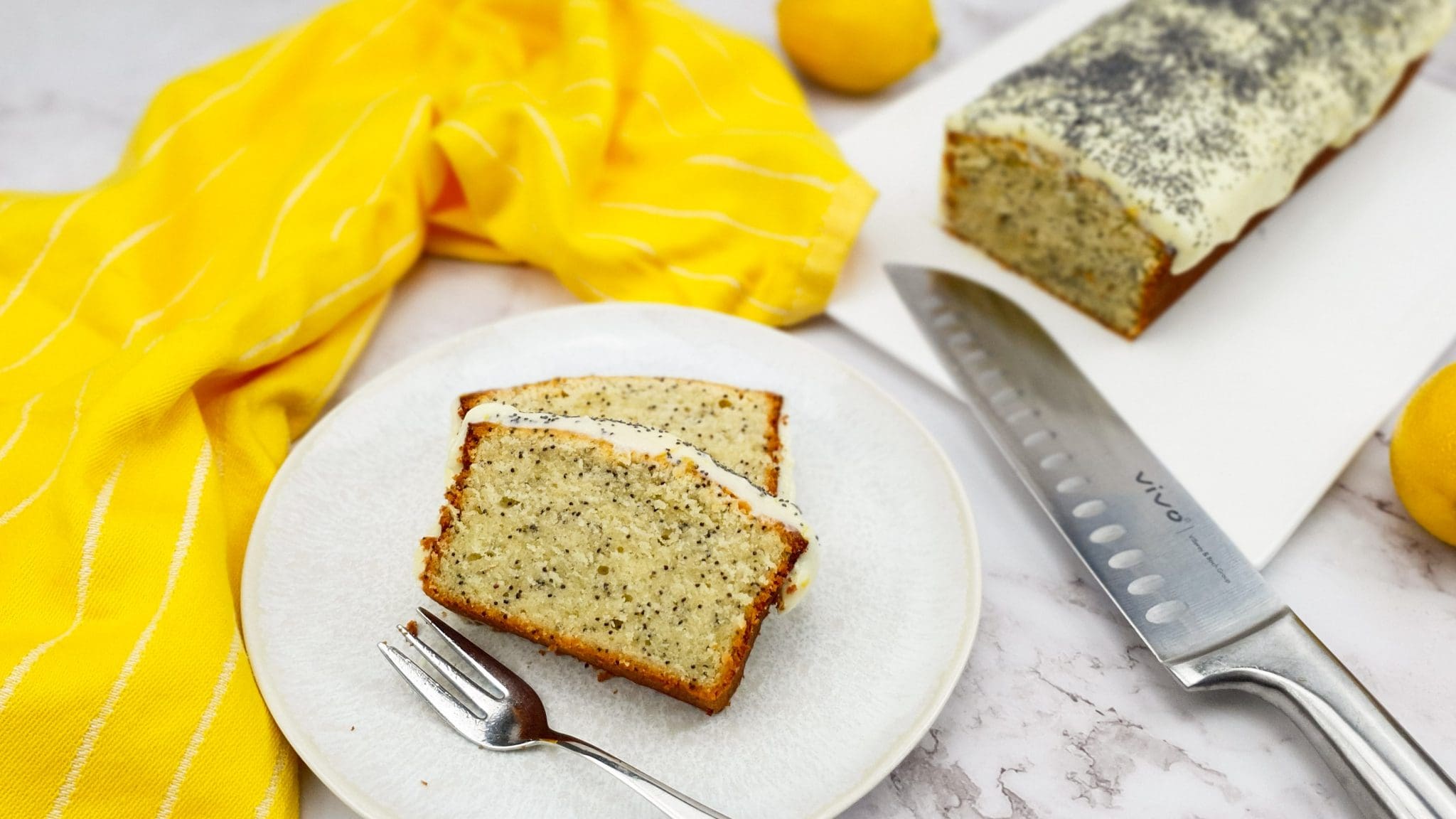 Citroen maanzaad cake met monchou topping