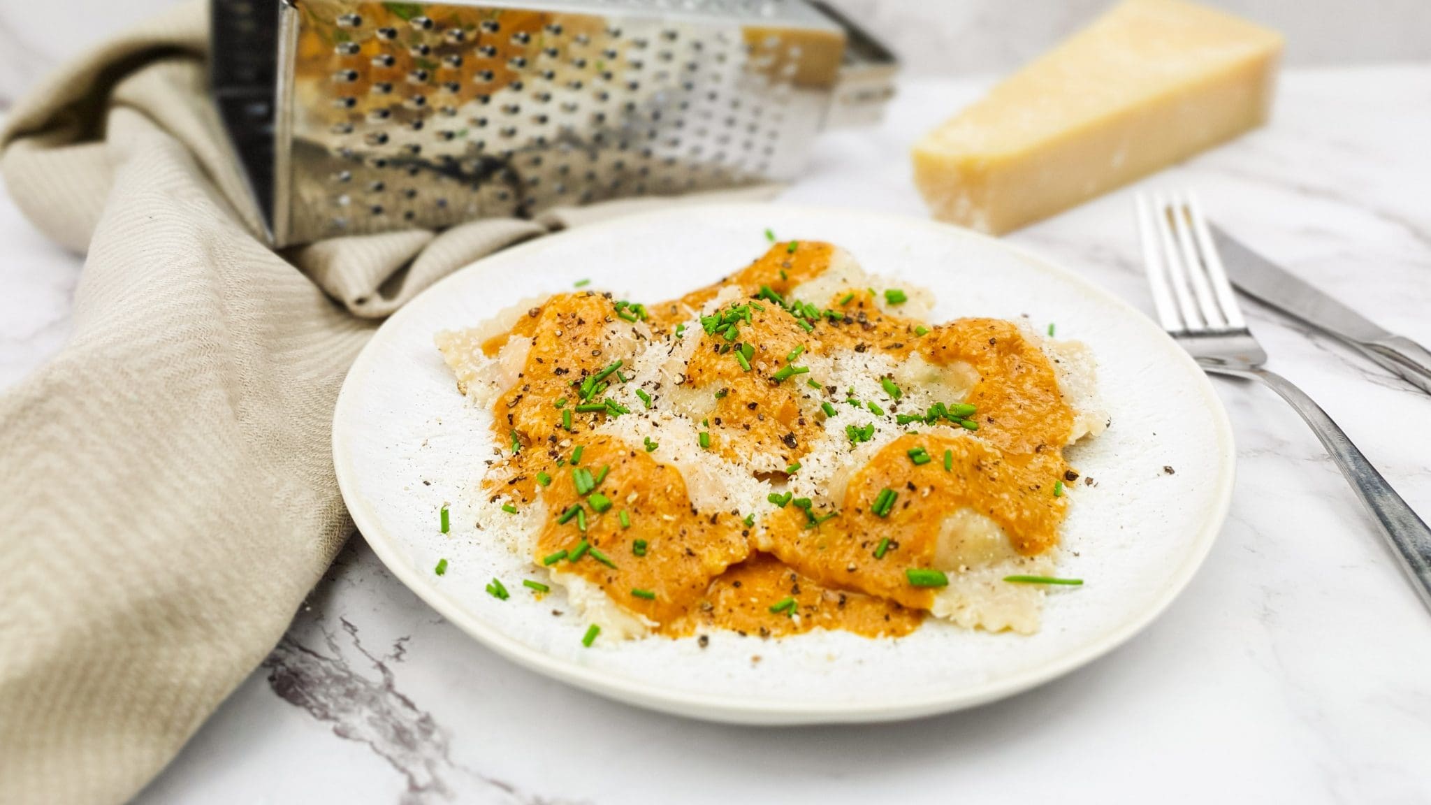Ravioli met zalm en gamba’s in een bisque saus