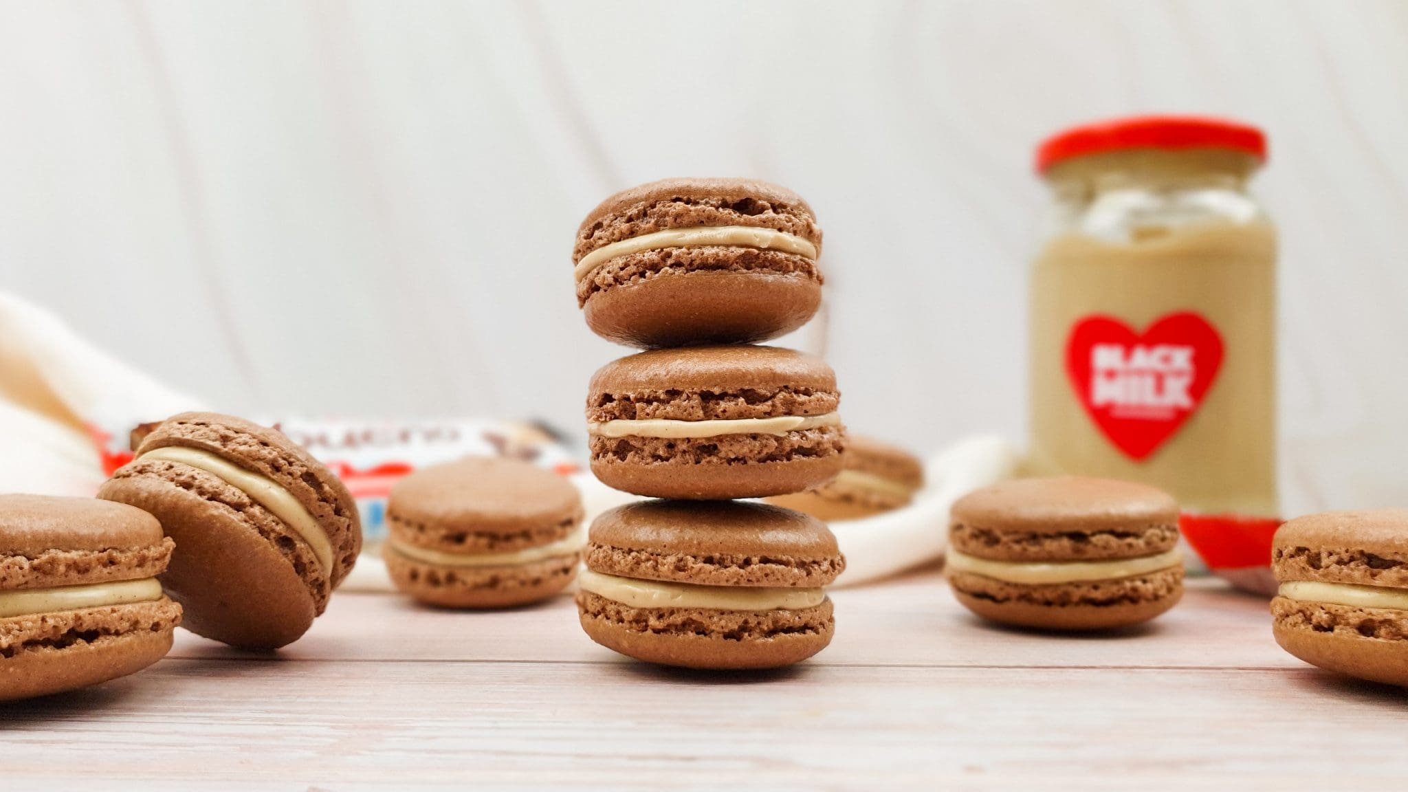 Kinder Bueno macarons