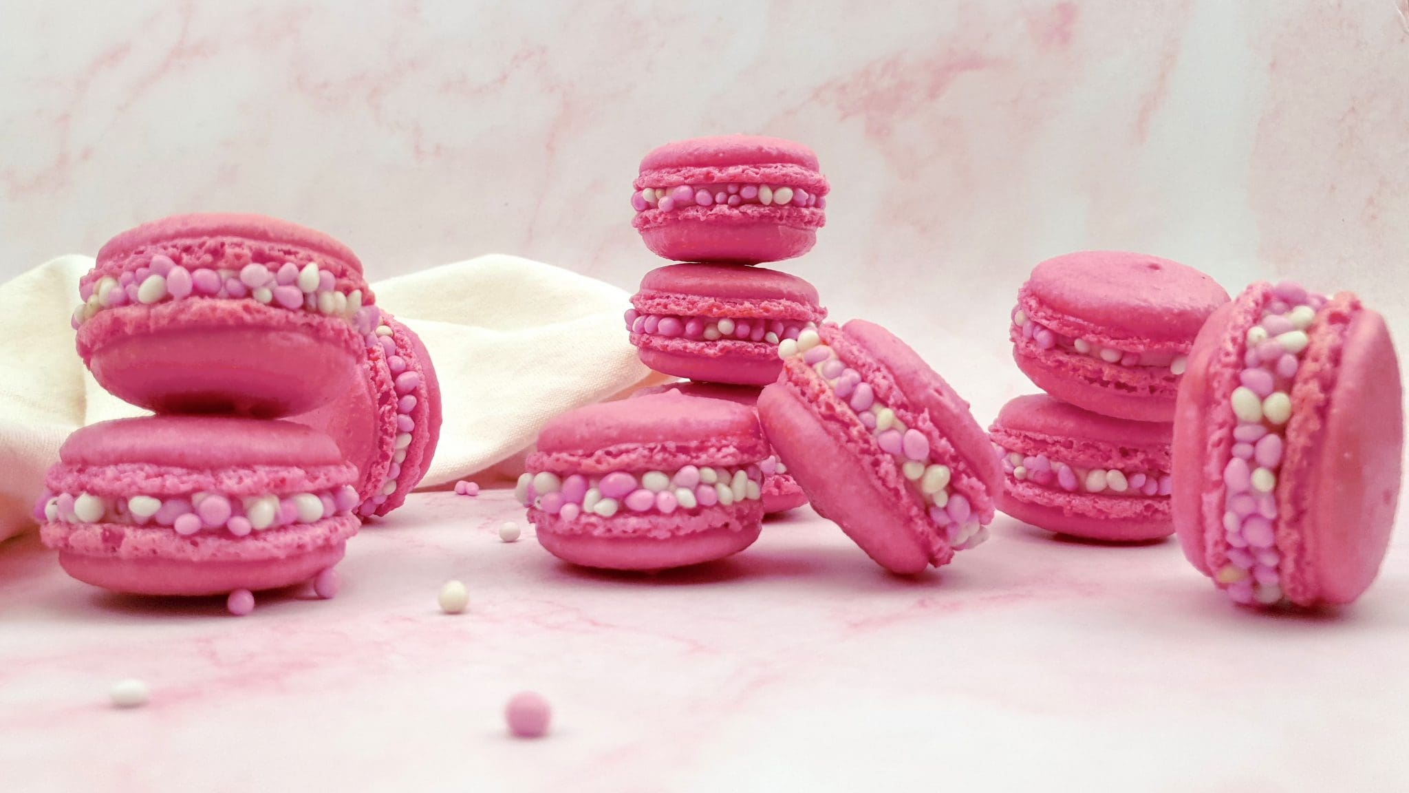 Geboorte macarons met muisjes