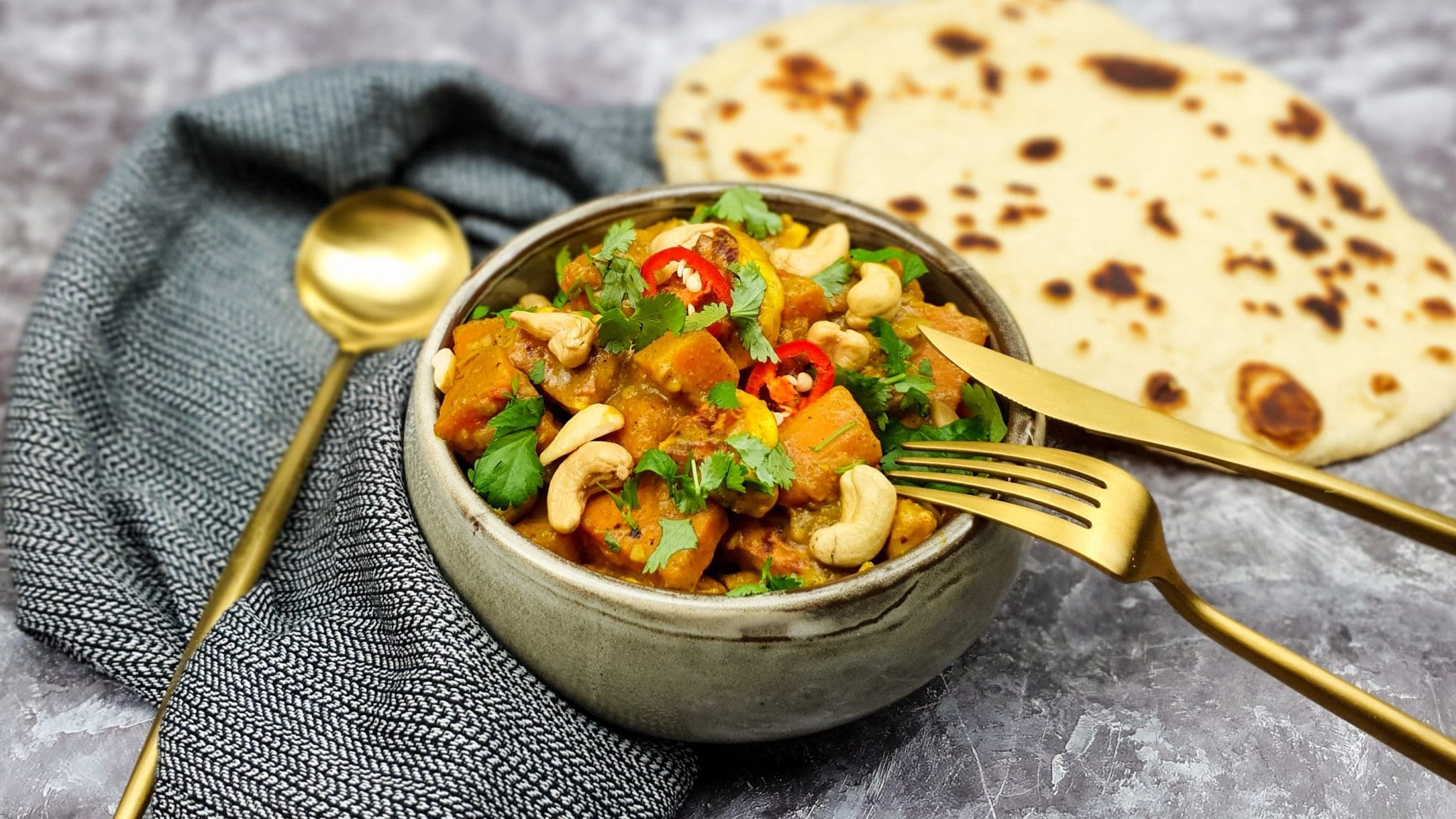 Pompoencurry met halloumi en cashewnoten