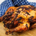 Hele kip uit de oven gevuld met Grieks gehakt