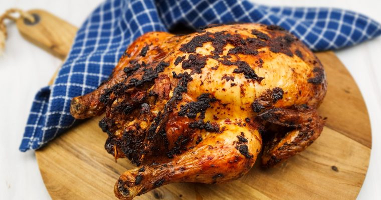 Hele kip uit de oven gevuld met Grieks gehakt