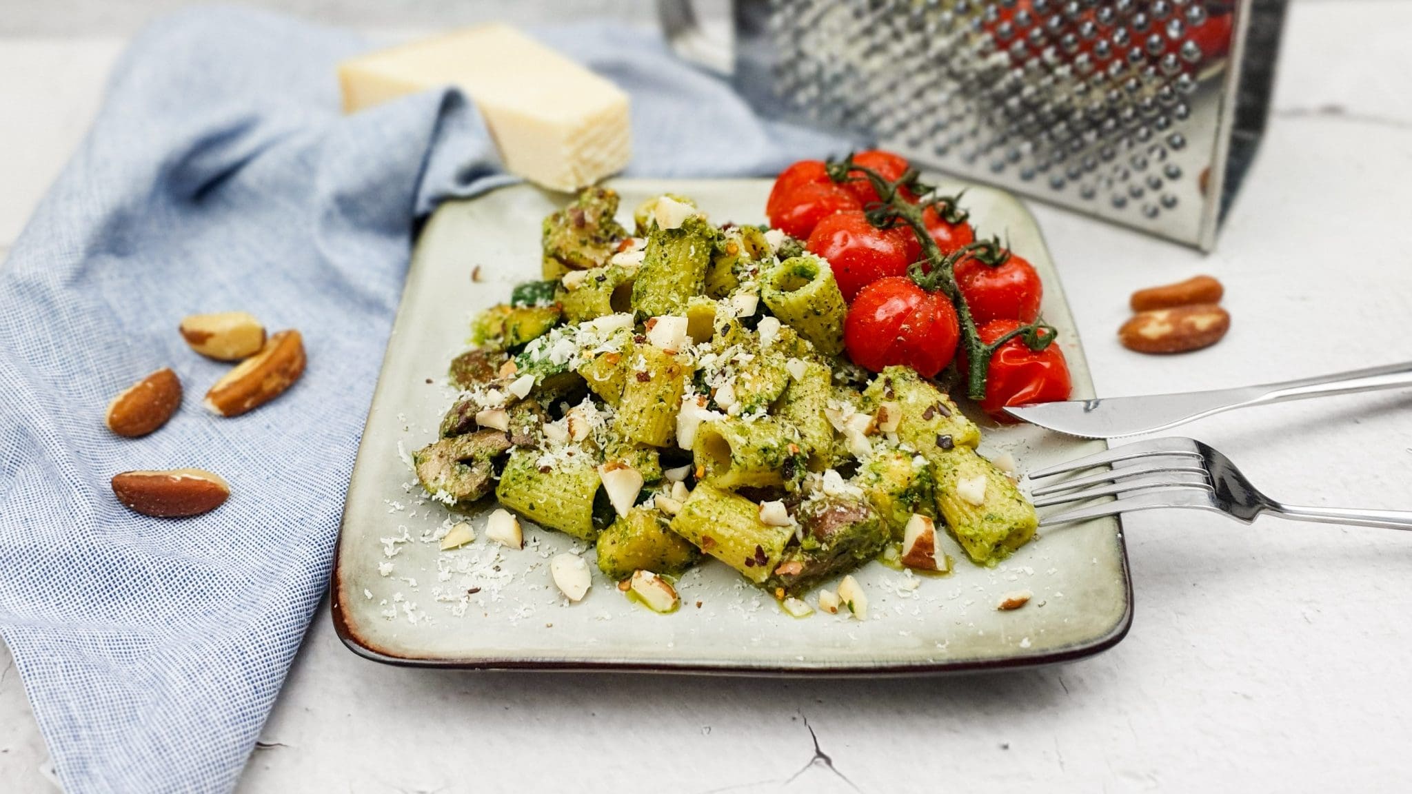 Pasta pesto met champignons en courgette