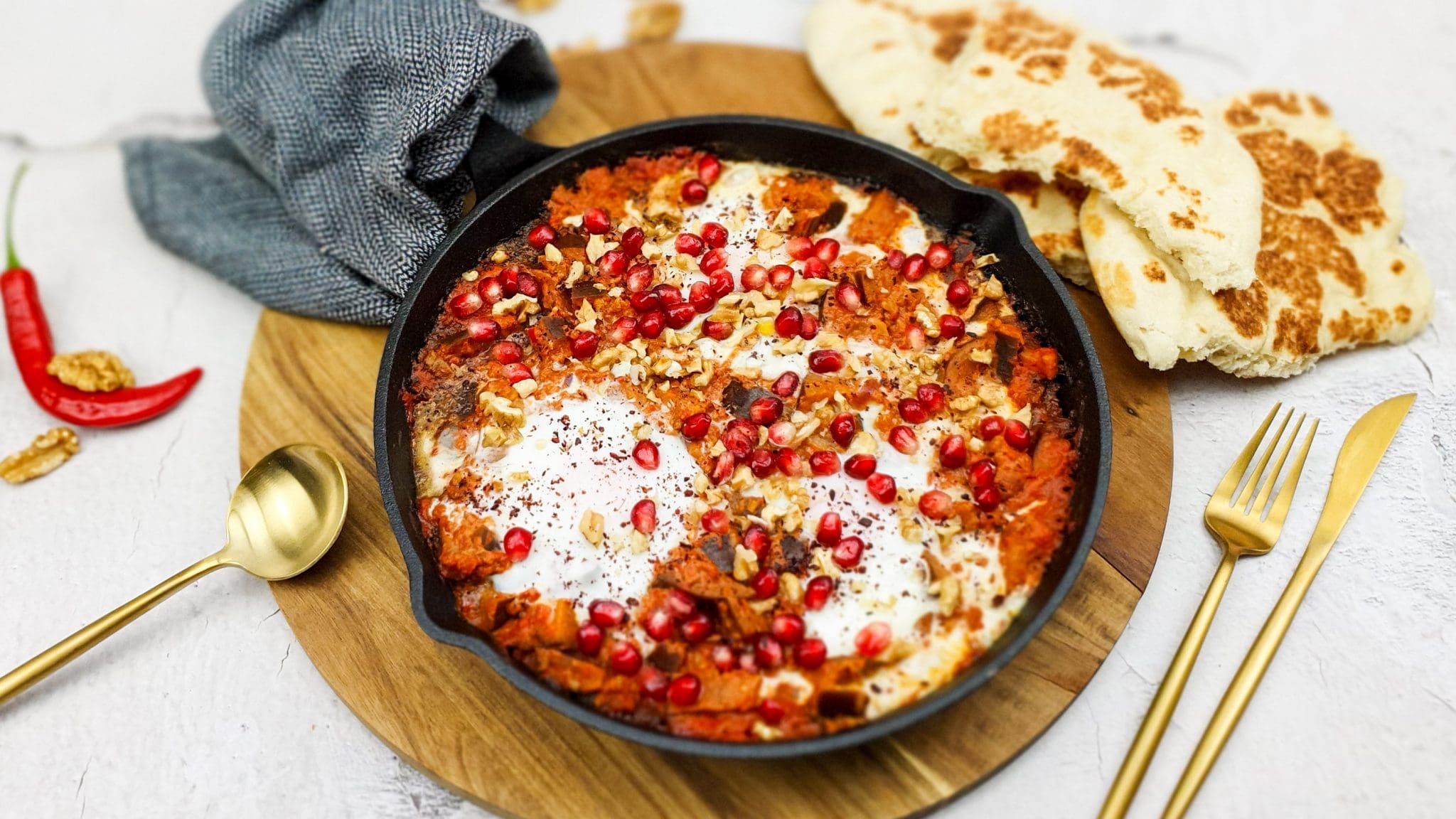 Aubergine shakshuka met gegrilde paprika