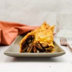 Surinaamse bladerdeeg hapjes met kip